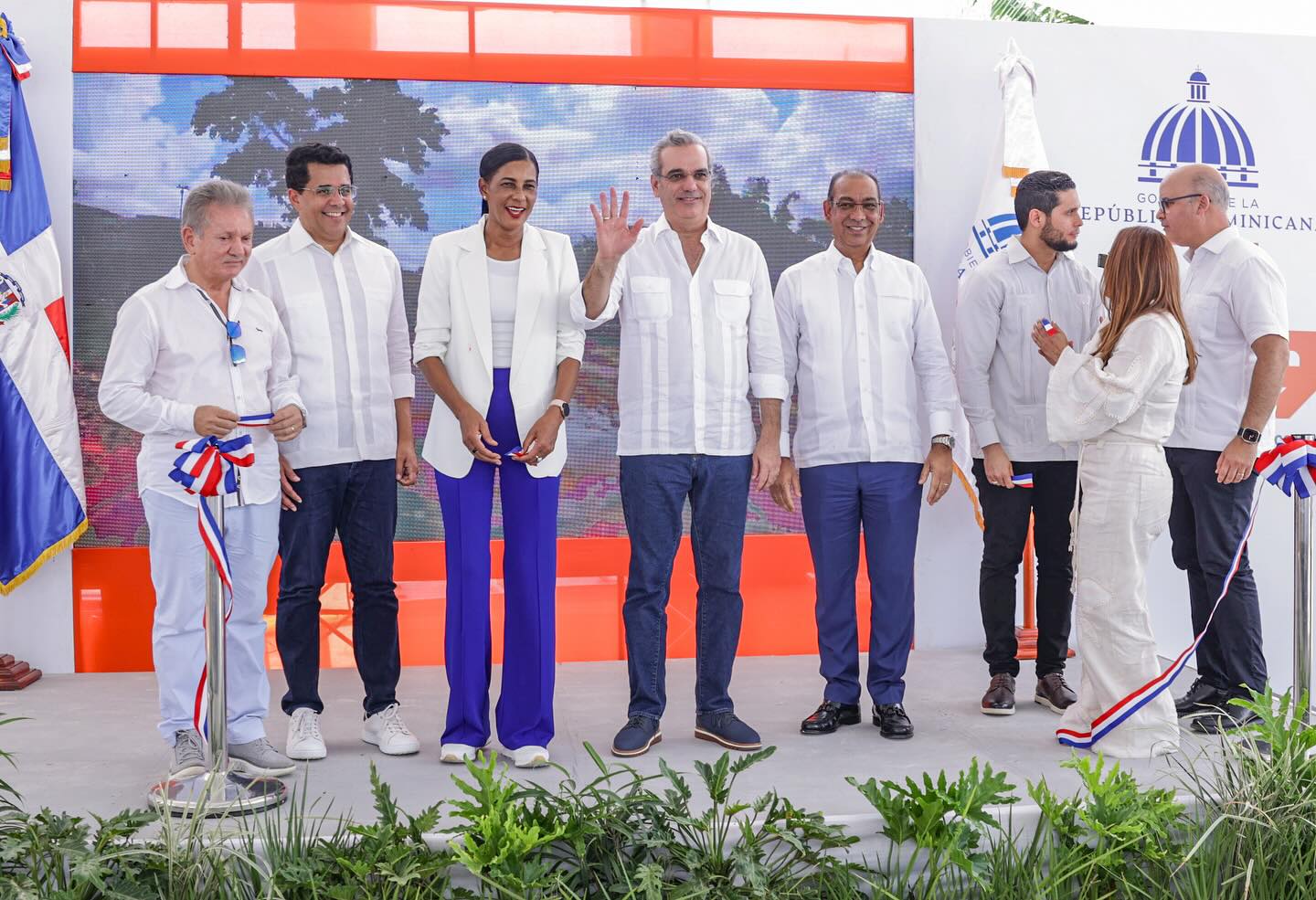 Presidente Abinader encabeza actos inaugurales de distintas obras en provincias SPM y La Altagracia
